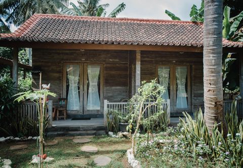 Exterior Acala Hostel & Reef Bar