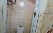 In-room Bathroom 5 Full House 2 Bedroom at Darmo Homestay Vivi 