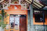 Bangunan Full House 2 Bedroom at Darmo Homestay Vivi 