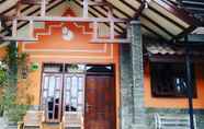 Exterior 4 Full House 2 Bedroom at Darmo Homestay Vivi 