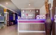 Lobby 4 Super OYO 3936 Hotel Trisula Makassar