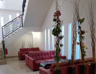 Lobby 2 Charis Hotel Kediri