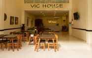 Lobby 3 Vic House Hotel