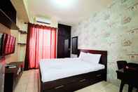 ห้องนอน Minimalist Studio Room at Serpong Greenview by Travelio