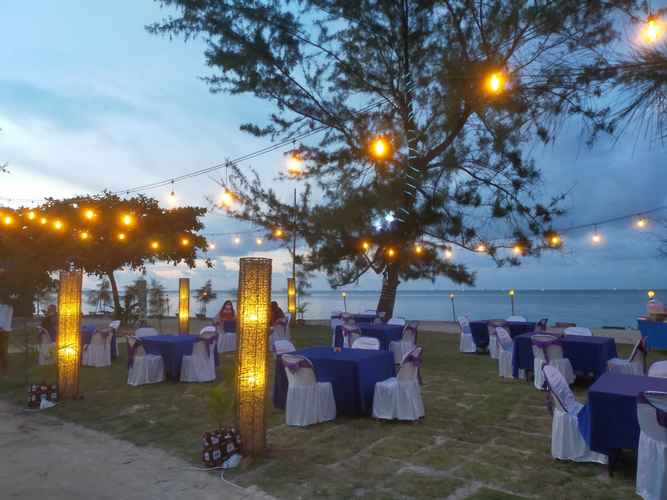 RESTAURANT Madu Tiga Beach & Resort		