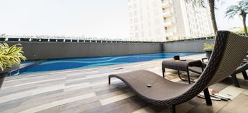 Swimming Pool 4 Spacious Studio Room near Cihampelas Walk at Galeri Ciumbuleuit 3 Apartment by Travelio