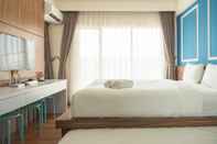 Bedroom Spacious Studio Room near Cihampelas Walk at Galeri Ciumbuleuit 3 Apartment by Travelio