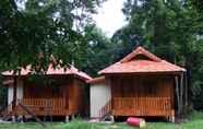 Bangunan 5 Tamarind Home Stay & Camp