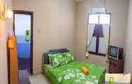 Kamar Tidur 4 Budget Room at Homestay Cahaya Transport 2