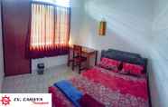 Kamar Tidur 2 Budget Room at Homestay Cahaya Transport 2