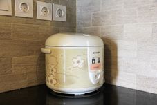 客室内バスルーム Deluxe and Comfortable 2BR The Springlake Summarecon Apartment by Travelio