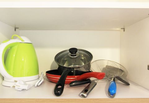 寝室 Deluxe and Comfortable 2BR The Springlake Summarecon Apartment by Travelio