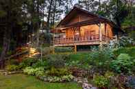 Bên ngoài Villa Suren - Log Home Villa Taman Wisata Bougenville 