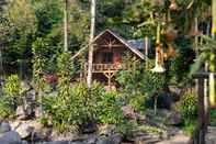 ภายนอกอาคาร Villa Cemara - Log Home Villa Taman Wisata Bougenville 