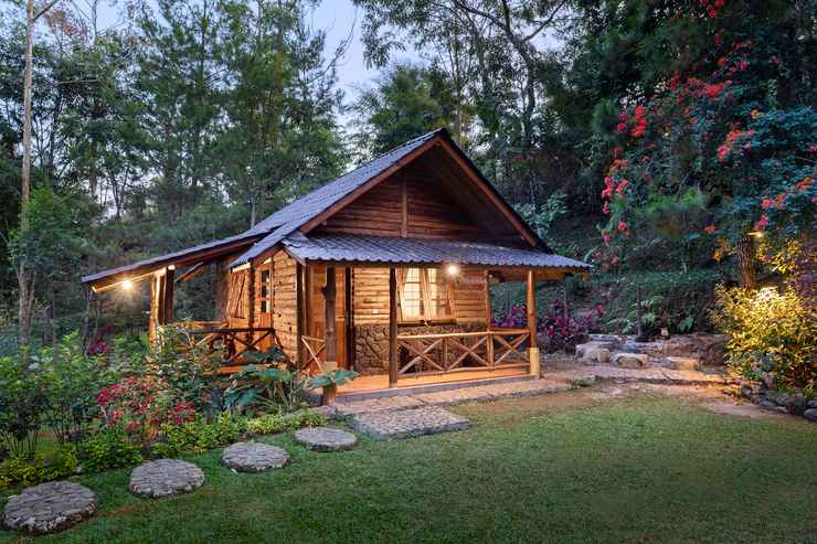 Villa Kenanga Log Home Villa Taman Wisata Bougenville