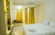 Bedroom 7 Modern Studio Room at Grand Serpong Apartment by Travelio