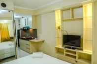 ห้องนอน Modern Studio Room at Grand Serpong Apartment by Travelio