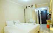 Kamar Tidur 4 Modern Studio Room at Grand Serpong Apartment by Travelio