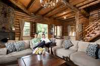 Lobi Villa Campaka - Log Home Villa Taman Wisata Bougenville 