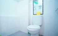 In-room Bathroom 7 Apartemen Kalibata City by NBL Store