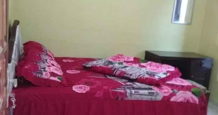 Kamar Tidur Full House 3 Bedroom at Darmo Homestay Thania 