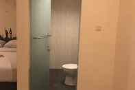 Toilet Kamar Mega Express hotel