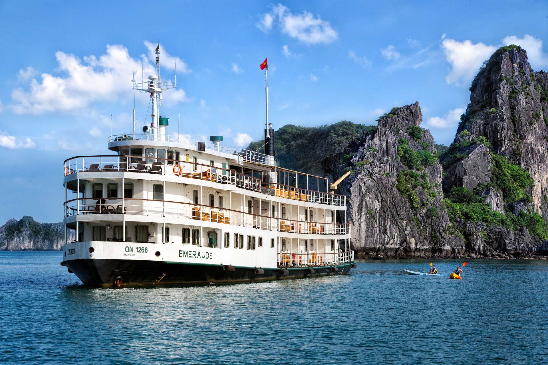 Du thuyền Emeraude Classic Cruise - Du thuyền Hạ Long