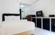 ห้องนอน 6 Homey Studio Puri Mas Apartment