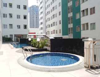 Exterior 2 Comfy Studio Apartment at Pavilion Permata with City View by Travelio