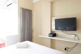 Kamar Tidur 4 Comfy Studio Apartment at Pavilion Permata with City View by Travelio