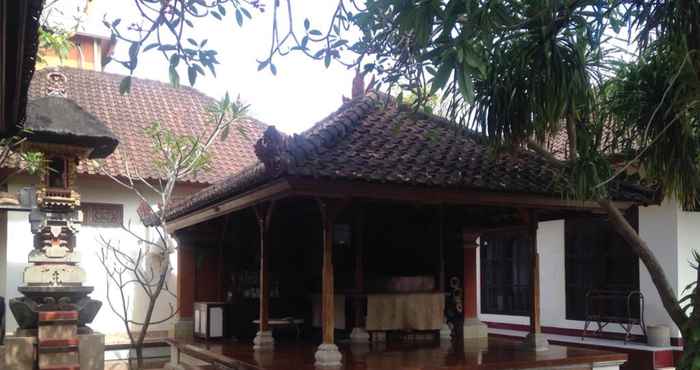 Luar Bangunan Gina's Guest House  