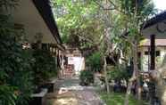 Luar Bangunan 4 Gina's Guest House  