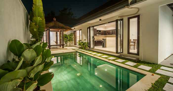 Swimming Pool Villa Clover