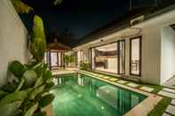 Swimming Pool Villa Clover