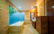 In-room Bathroom 5 Villa Kaya