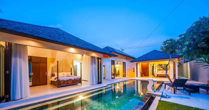 Swimming Pool Villa Kaya