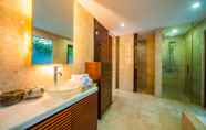 In-room Bathroom 4 Villa Kaya