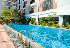 Swimming Pool 4 Nia Student Castle Apartment