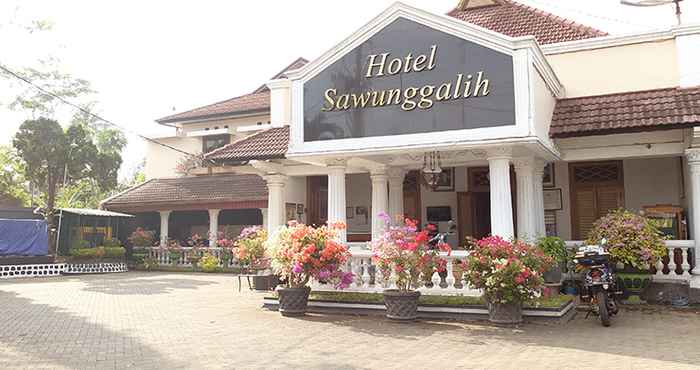 ภายนอกอาคาร Hotel Sawunggalih