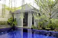 Swimming Pool D'House of Gembala