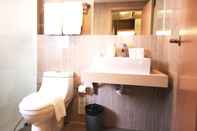 ห้องน้ำภายในห้อง O2 Luxury Hotel