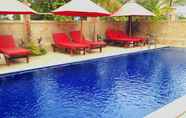 Swimming Pool 6 Grand Raka Homestay