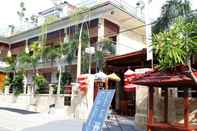 Bên ngoài Grand Raka Homestay