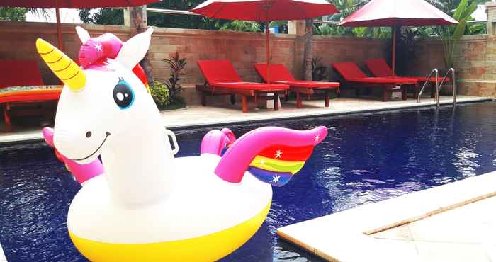 Swimming Pool Grand Raka Homestay