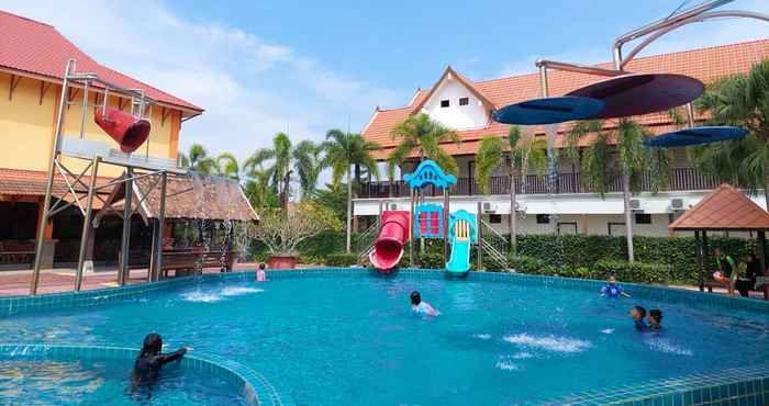 Exterior Tanjung Demong Beach Resort 