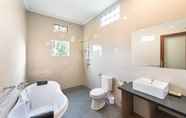 Toilet Kamar 4 Liam Private Villa