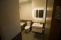 Toilet Kamar Alaya Serviced Apartment 7
