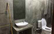 Toilet Kamar 4 Watukarung Ristu Homestay