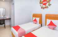 Kamar Tidur 6 OYO 632 Hotel Mulana