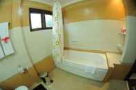 In-room Bathroom Swarna Dwipa Residence